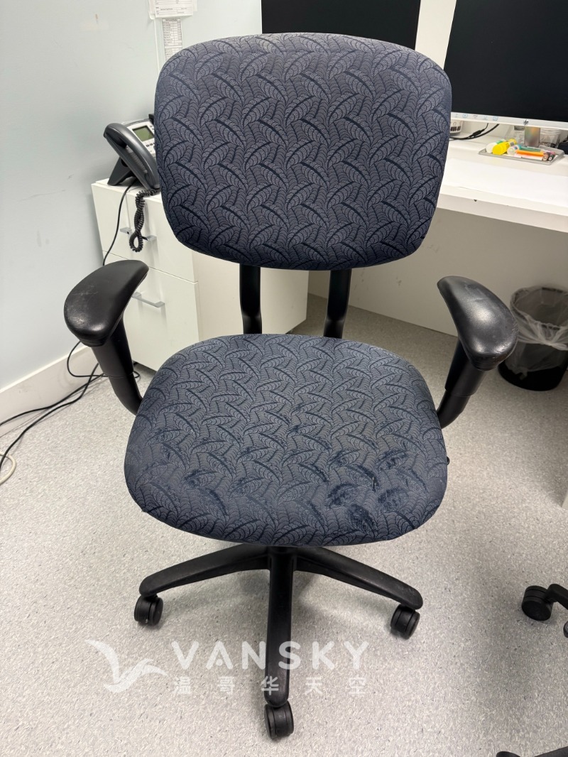 250625121122_Chair 2 Old.jpg